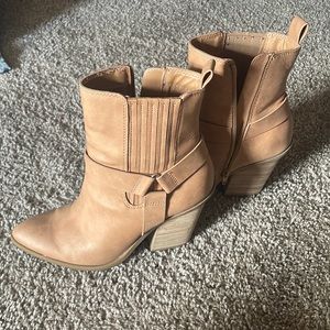 Dolce vita zipper booties